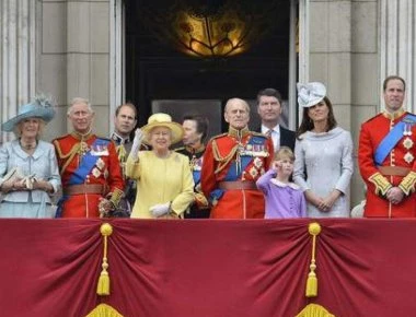 12 παράξενοι και αστείοι κανόνες μόδας που η βασιλική οικογένεια πρέπει να ακολουθεί